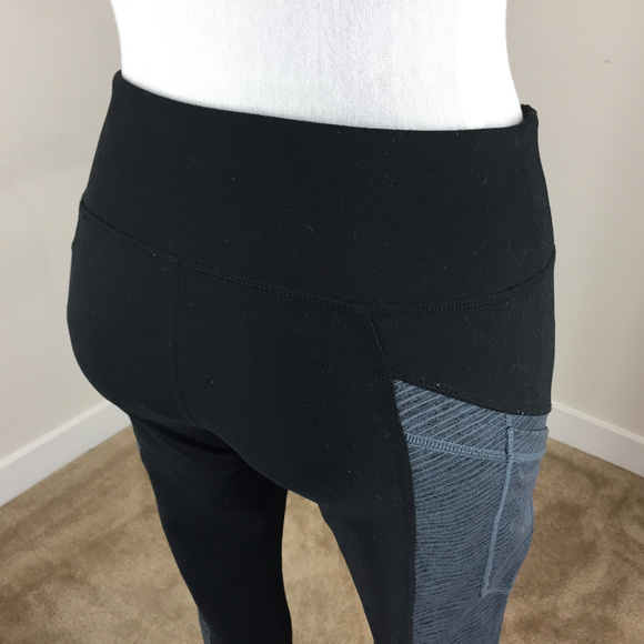 Zella S Black Gray Capri Legging Live IN Pockets - Picture 4 of 6